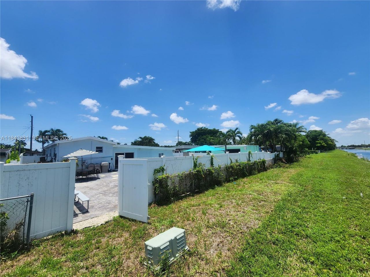 3617 NW 37th St, Lauderdale Lakes, FL 33309 Photo