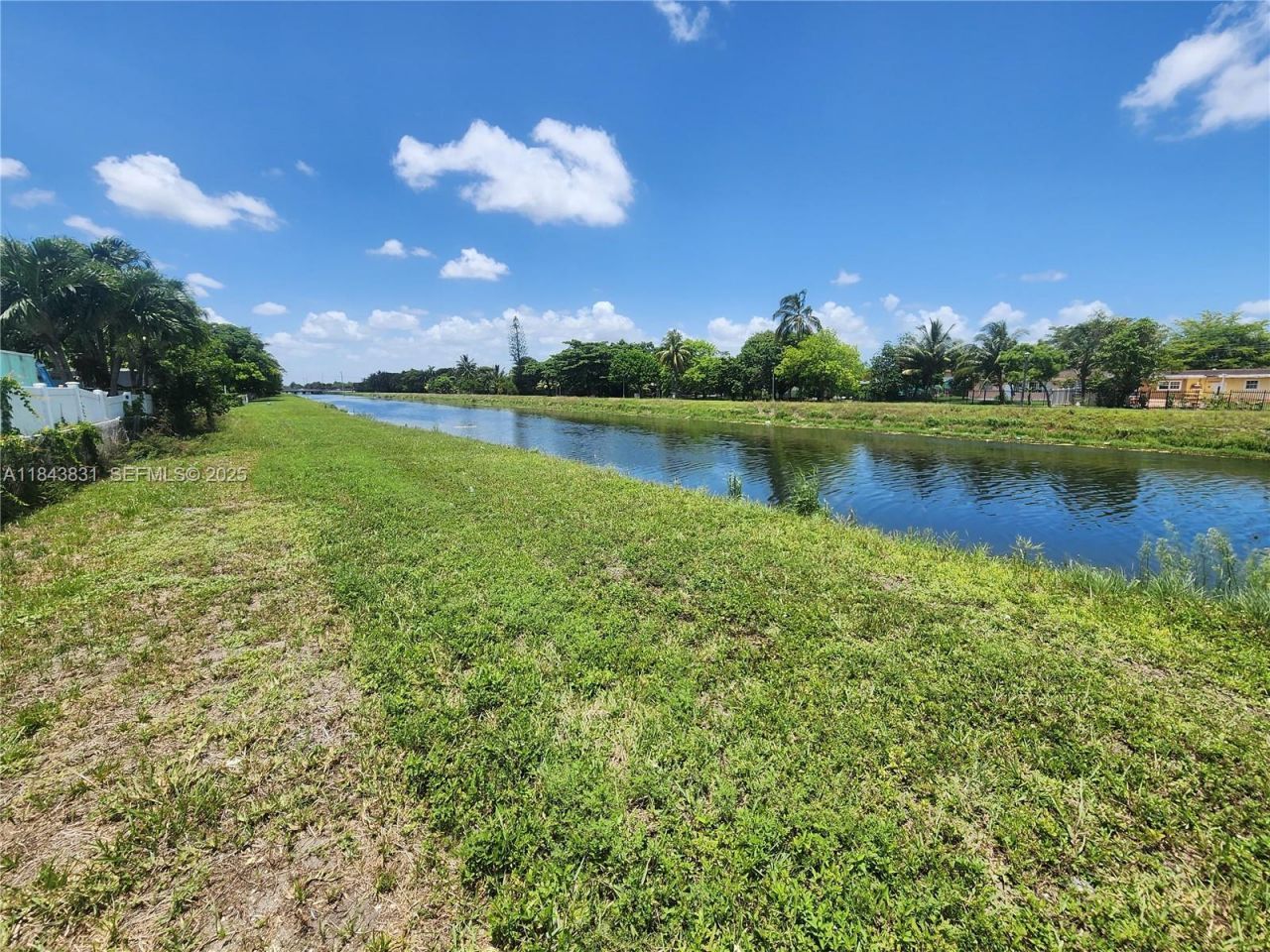 3617 NW 37th St, Lauderdale Lakes, FL 33309 Photo