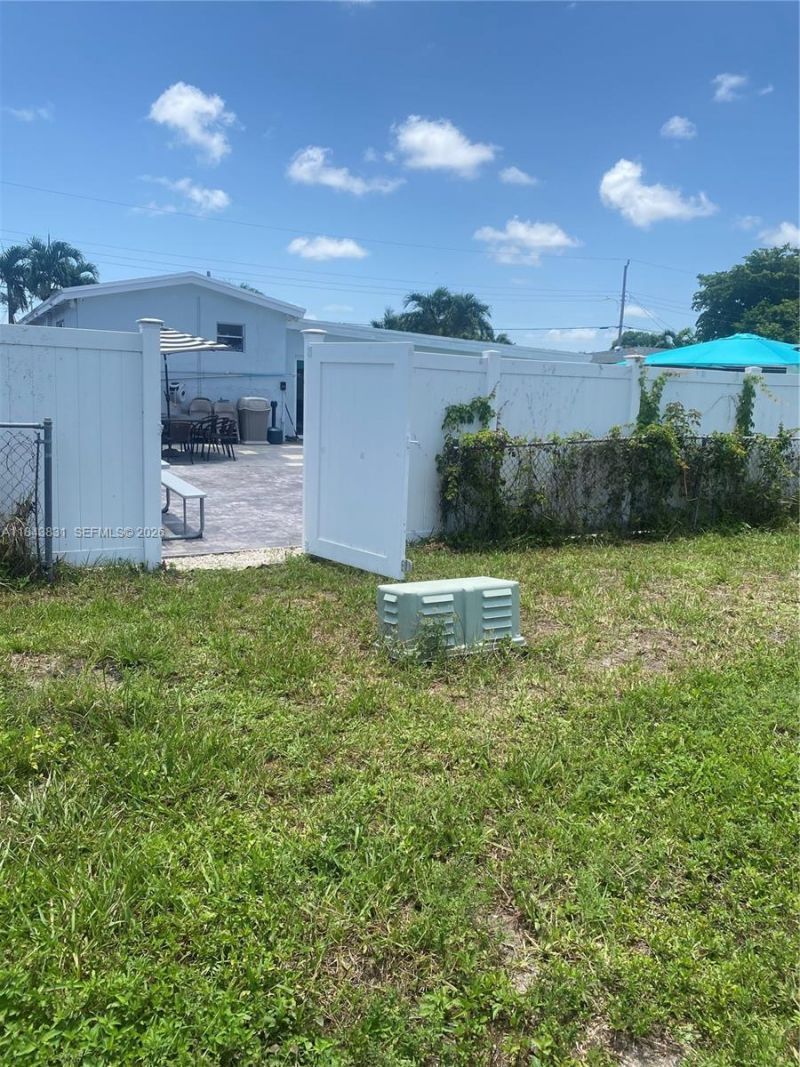 3617 NW 37th St, Lauderdale Lakes, FL 33309 Photo