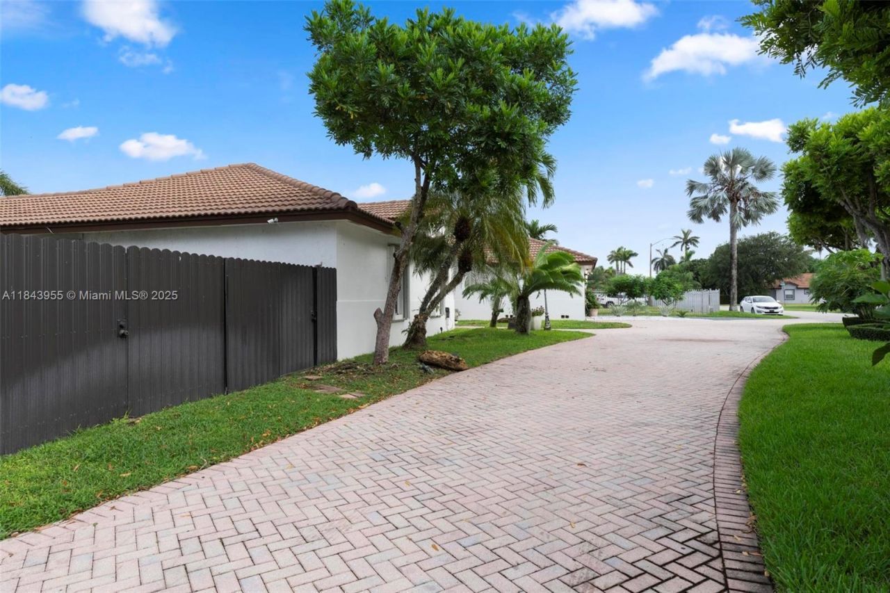 28401 SW 158th Ct, Homestead, FL 33033 Photo