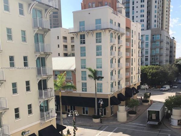 7275 SW 90th St, Unit C412, Miami, FL 33156