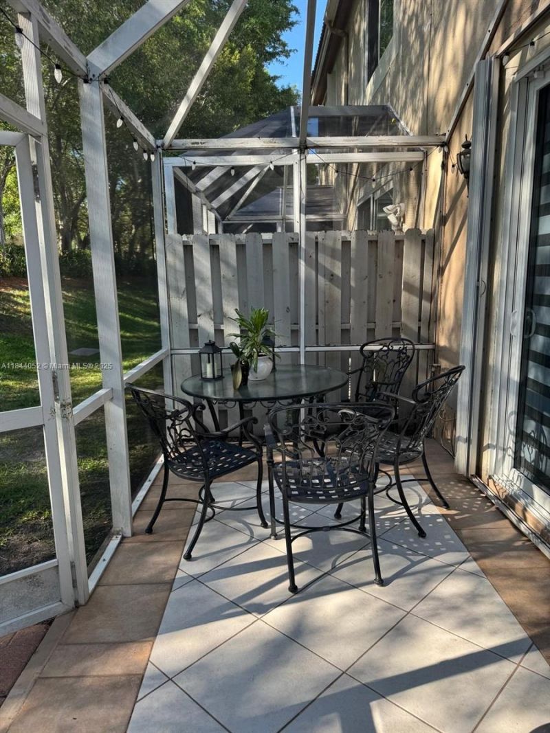 1051 Sorrento Dr, Weston, FL 33326 Photo