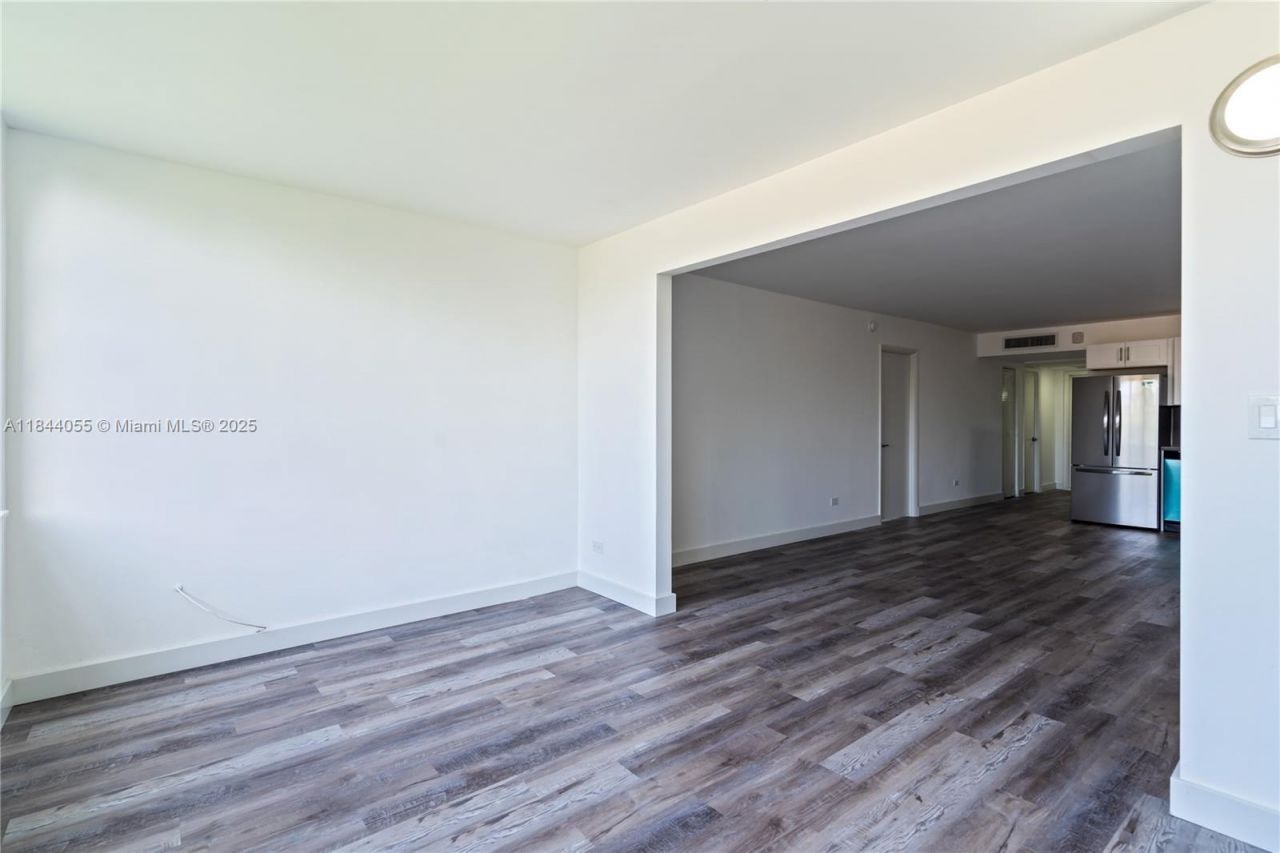 445 NE 195th St, Unit 330, Miami, FL 33179 Photo