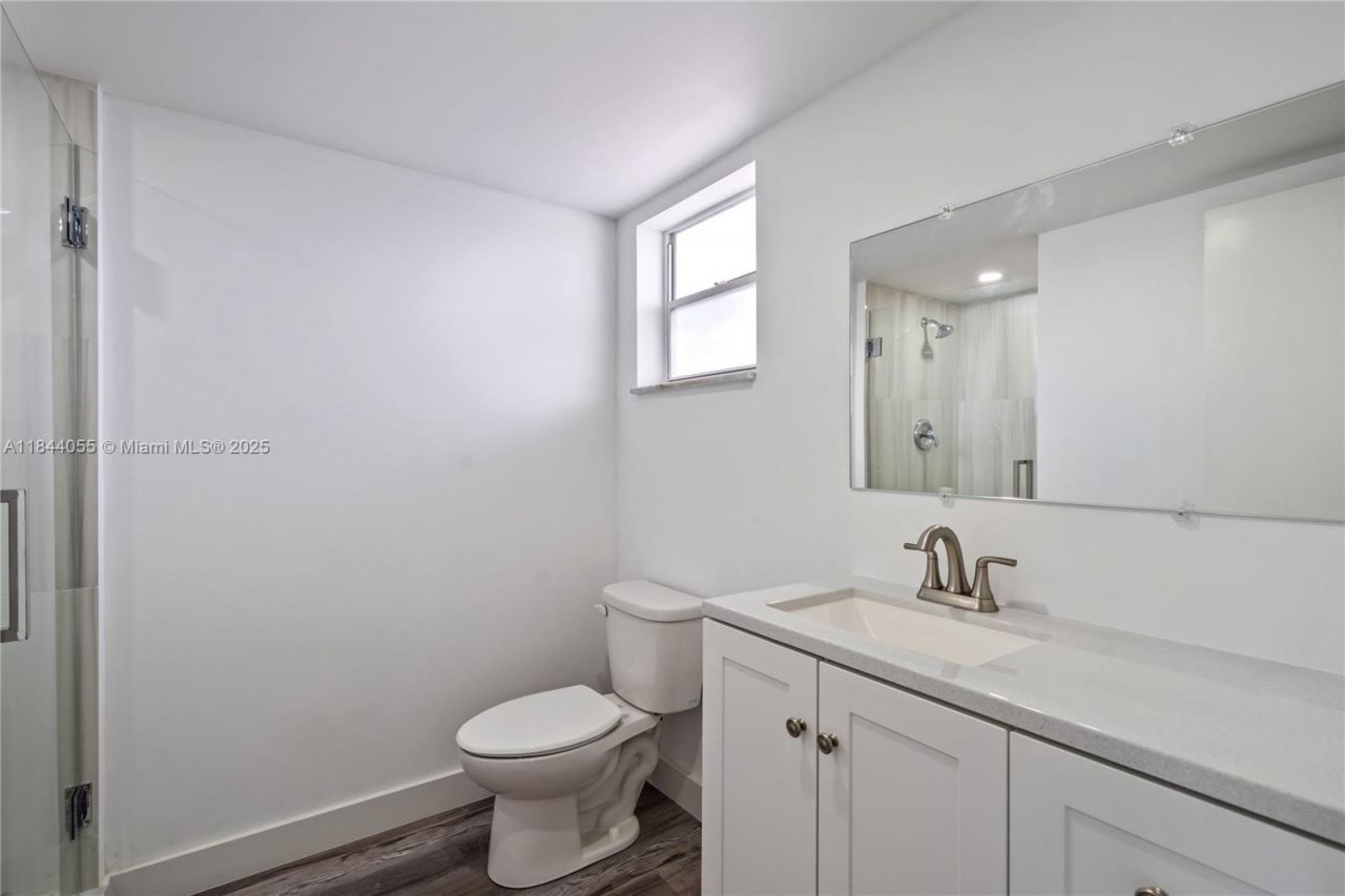 445 NE 195th St, Unit 330, Miami, FL 33179 Photo