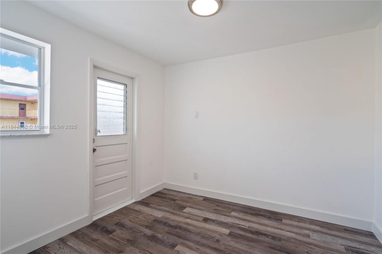 445 NE 195th St, Unit 330, Miami, FL 33179 Photo