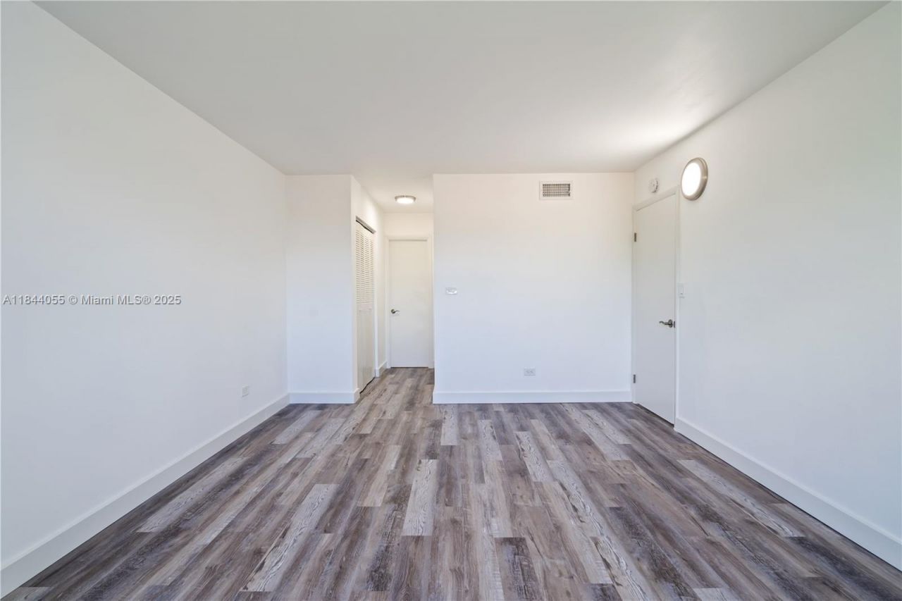 445 NE 195th St, Unit 330, Miami, FL 33179 Photo