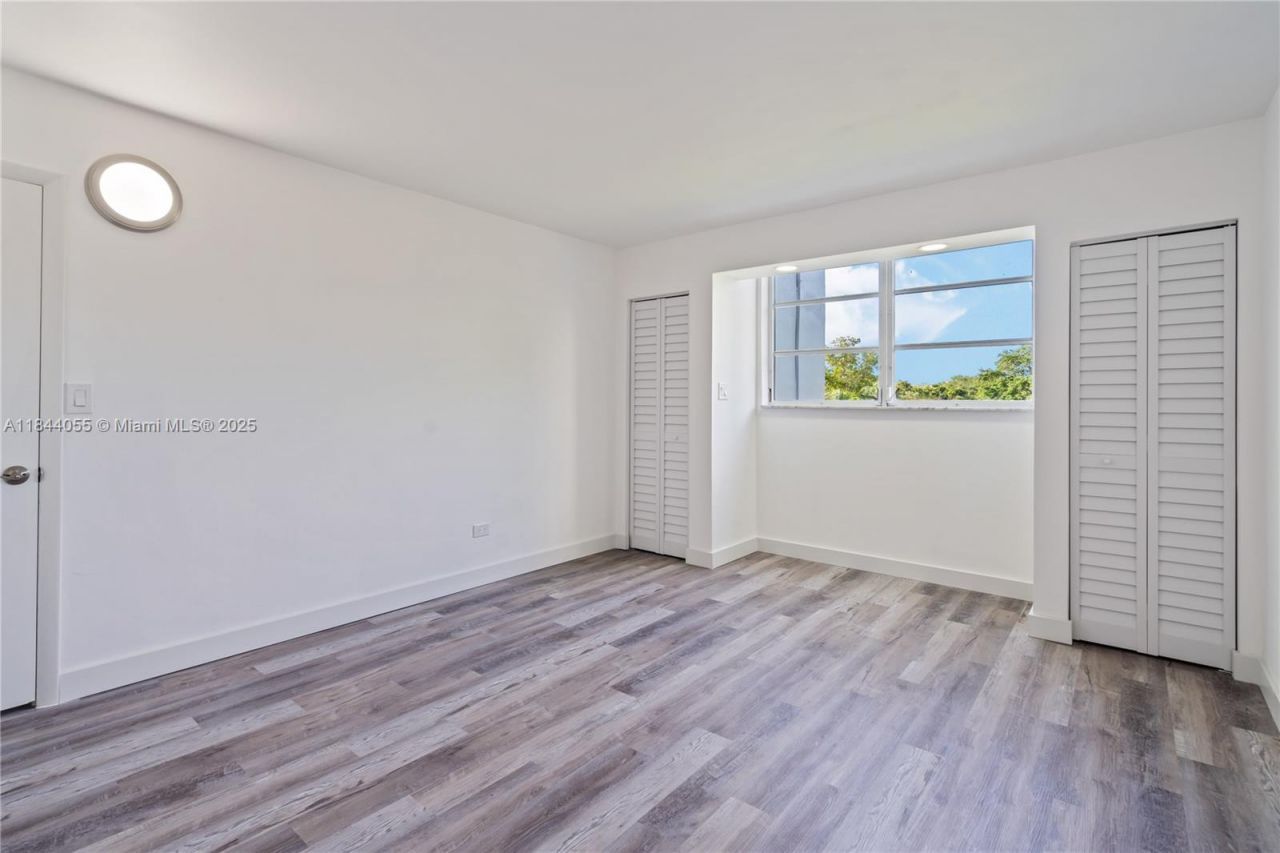 445 NE 195th St, Unit 330, Miami, FL 33179 Photo