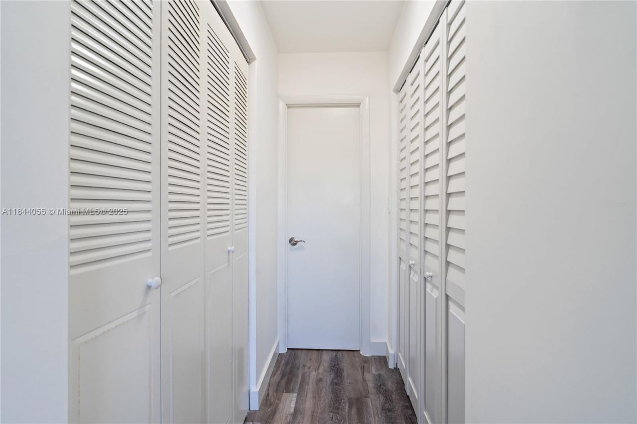 445 NE 195th St, Unit 330, Miami, FL 33179 Photo