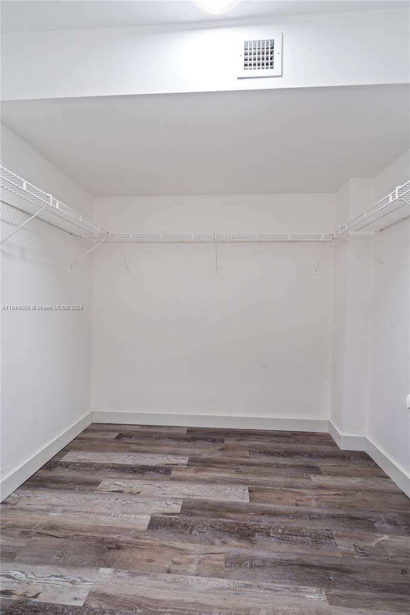 445 NE 195th St, Unit 330, Miami, FL 33179 Photo