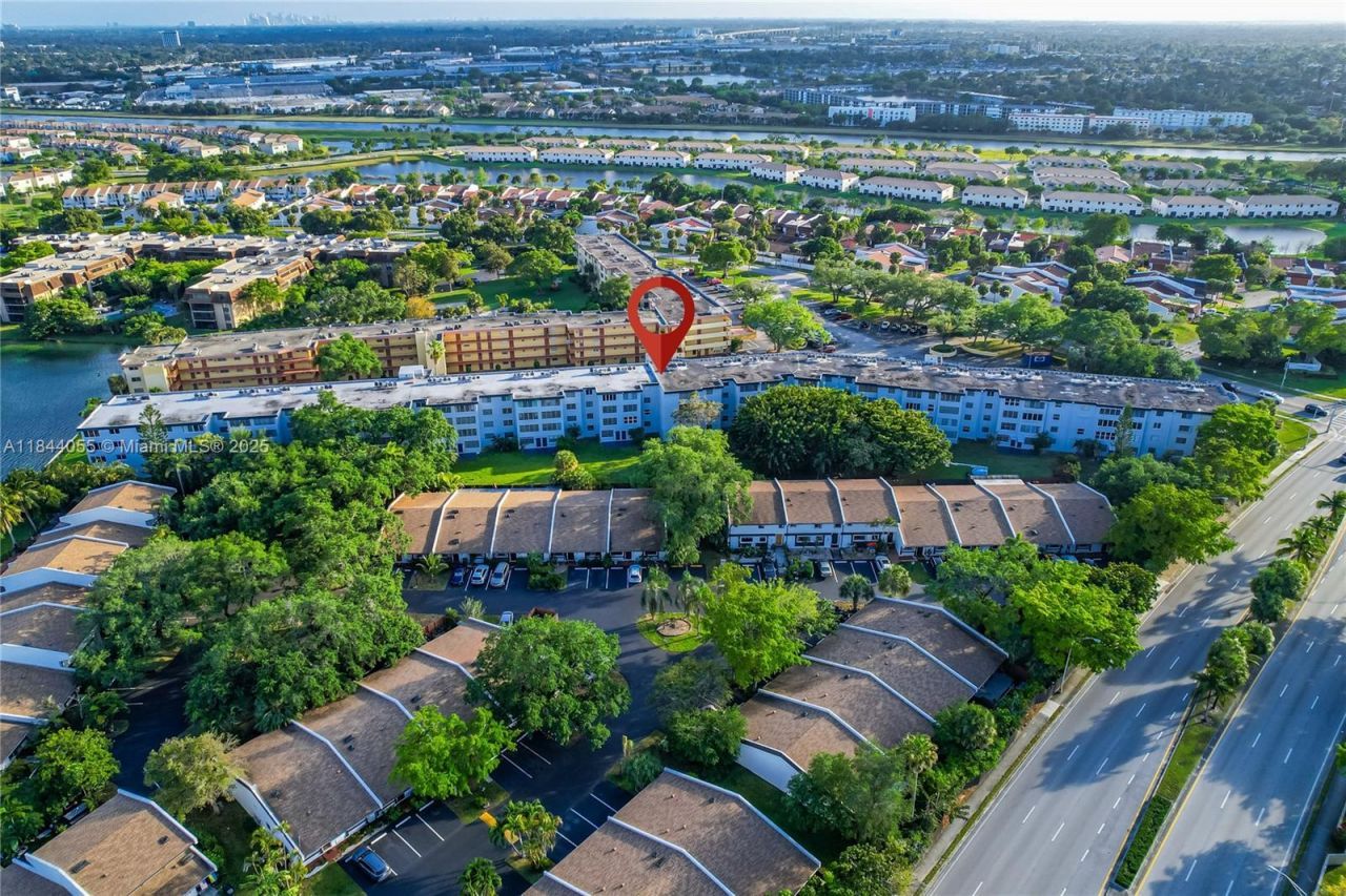 445 NE 195th St, Unit 330, Miami, FL 33179 Photo