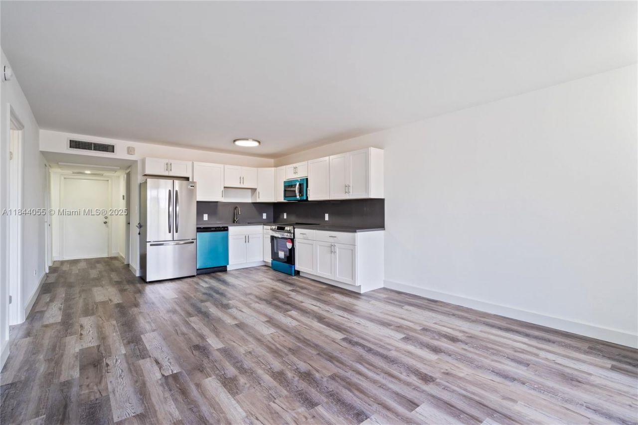 445 NE 195th St, Unit 330, Miami, FL 33179 Photo