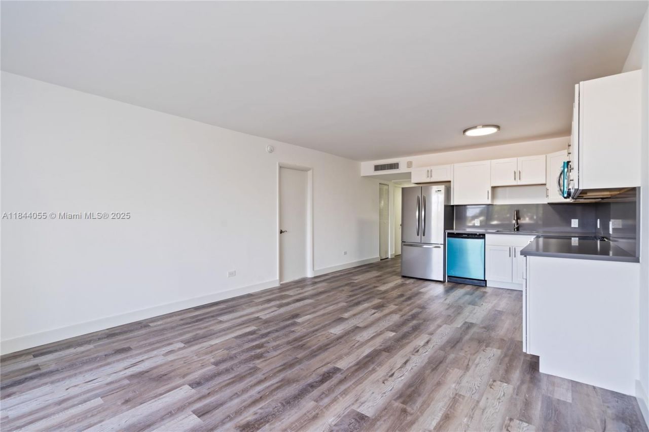 445 NE 195th St, Unit 330, Miami, FL 33179 Photo