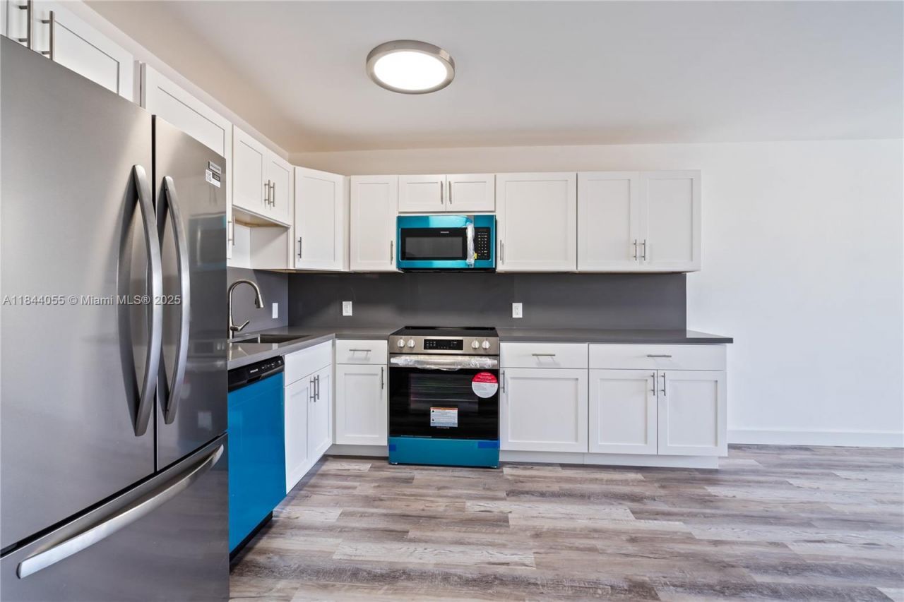 445 NE 195th St, Unit 330, Miami, FL 33179 Photo