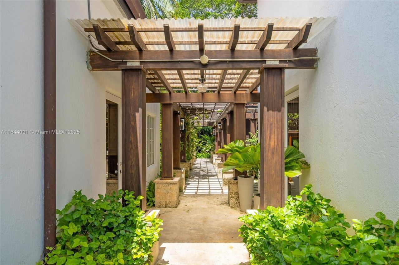 7320 SW 79th Ct, Miami, FL 33143 Photo