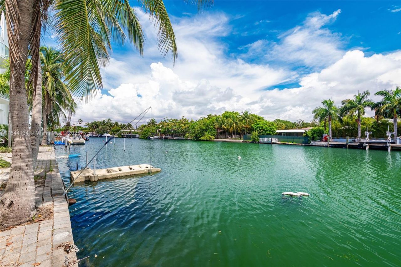 1975 Calais Dr, Unit 1, Miami Beach, FL 33141 Photo