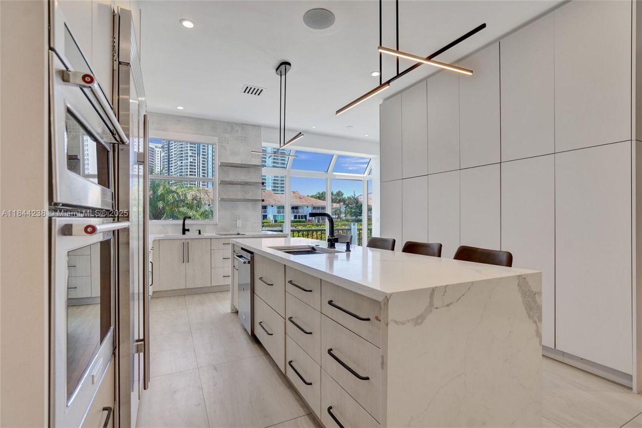 3757 NE 208th Ter., Aventura, FL 33180 Photo