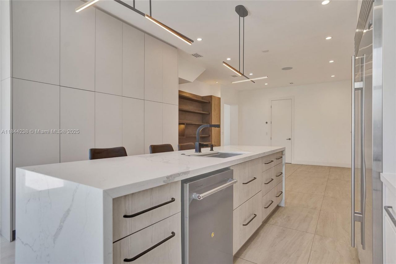 3757 NE 208th Ter., Aventura, FL 33180 Photo