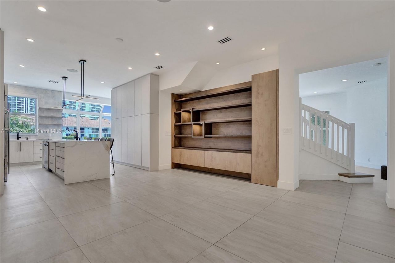 3757 NE 208th Ter., Aventura, FL 33180 Photo