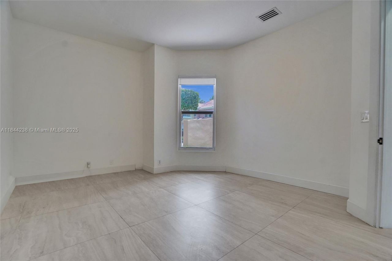 3757 NE 208th Ter., Aventura, FL 33180 Photo