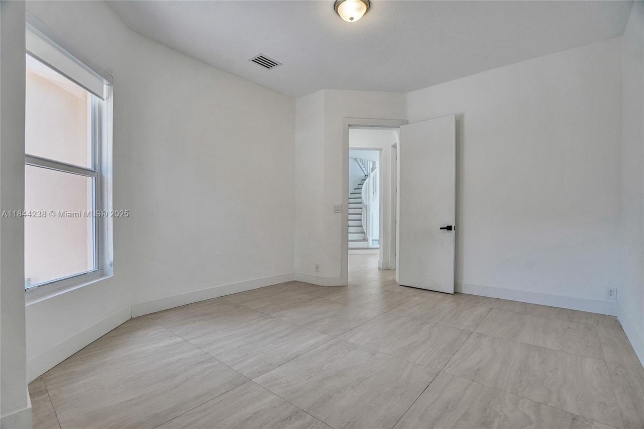 3757 NE 208th Ter., Aventura, FL 33180 Photo