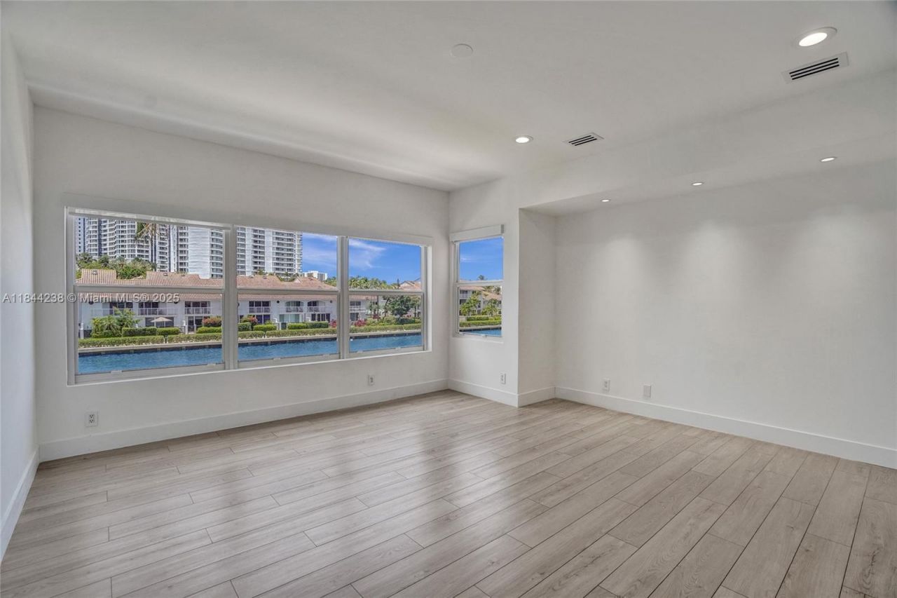 3757 NE 208th Ter., Aventura, FL 33180 Photo