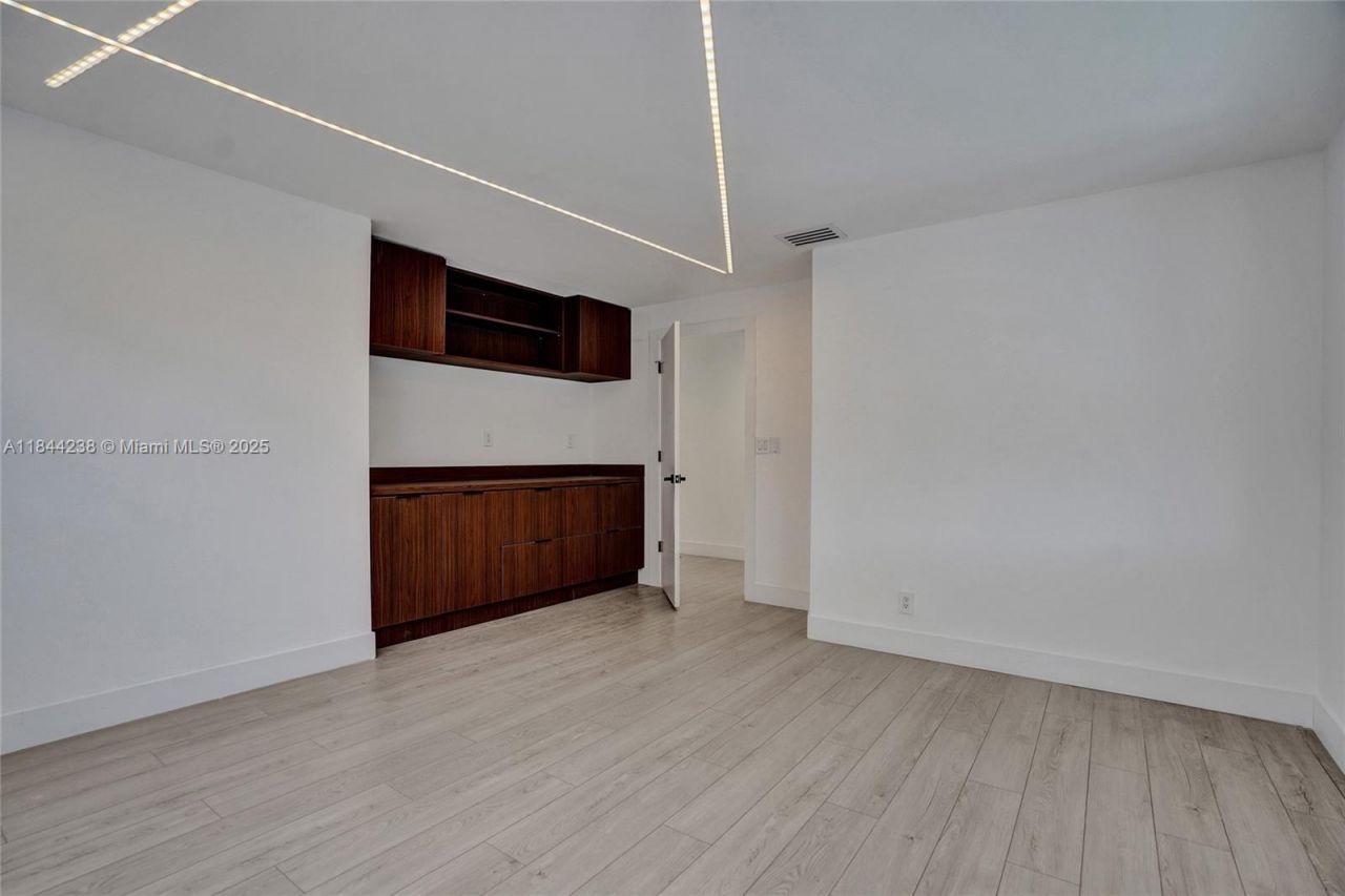 3757 NE 208th Ter., Aventura, FL 33180 Photo