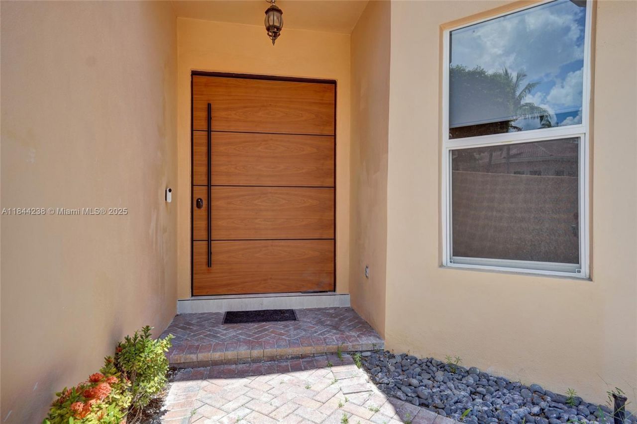 3757 NE 208th Ter., Aventura, FL 33180 Photo