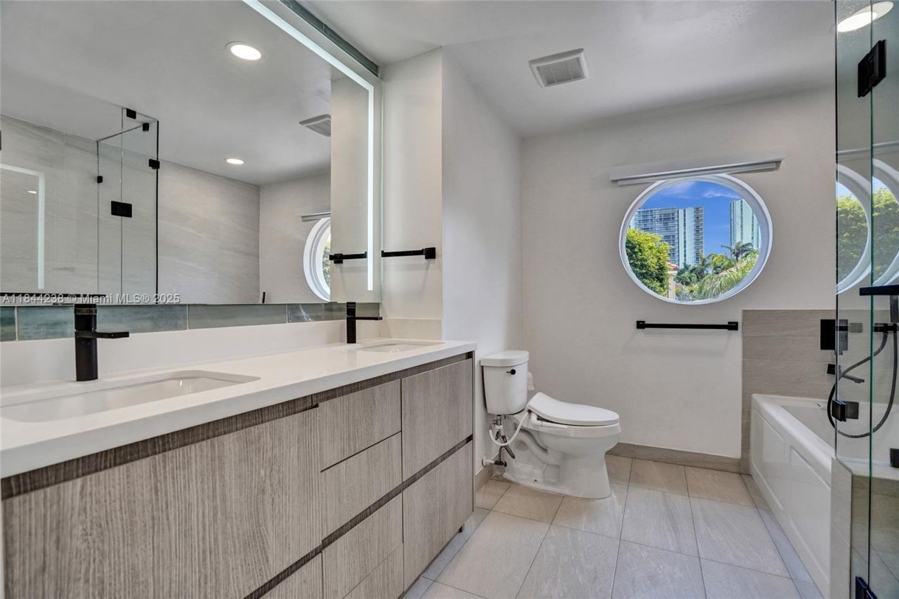 3757 NE 208th Ter., Aventura, FL 33180 Photo