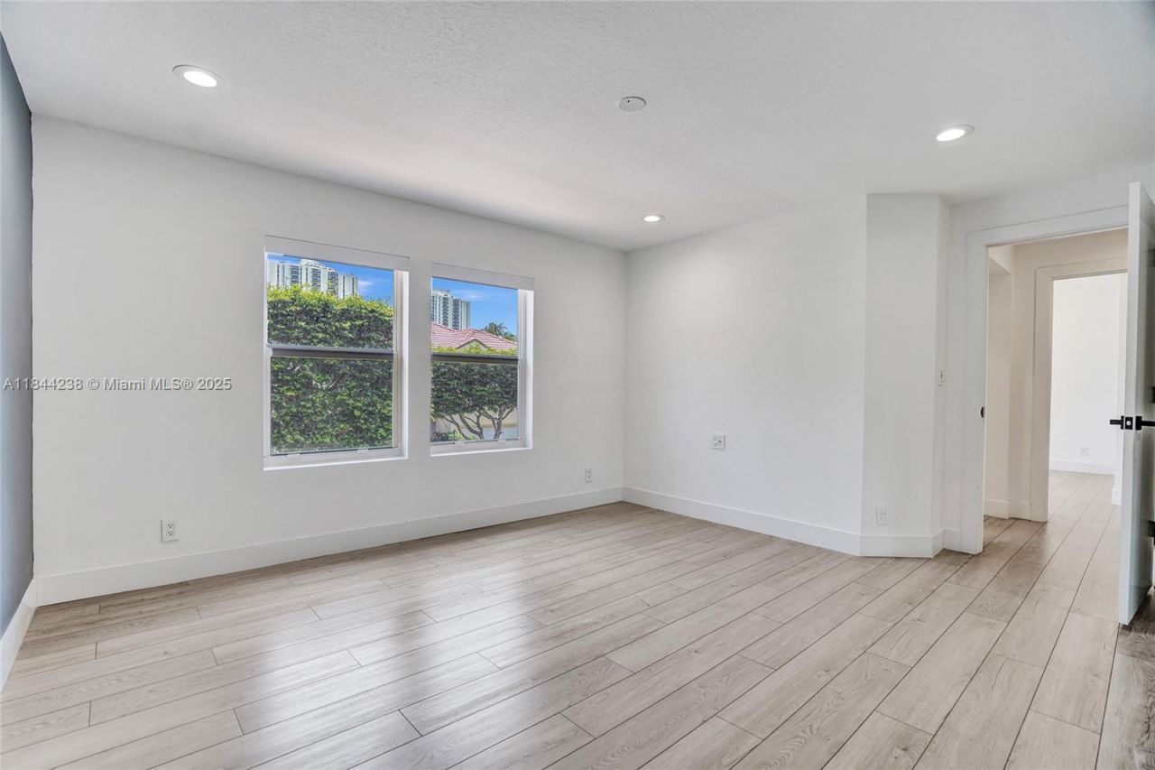 3757 NE 208th Ter., Aventura, FL 33180 Photo