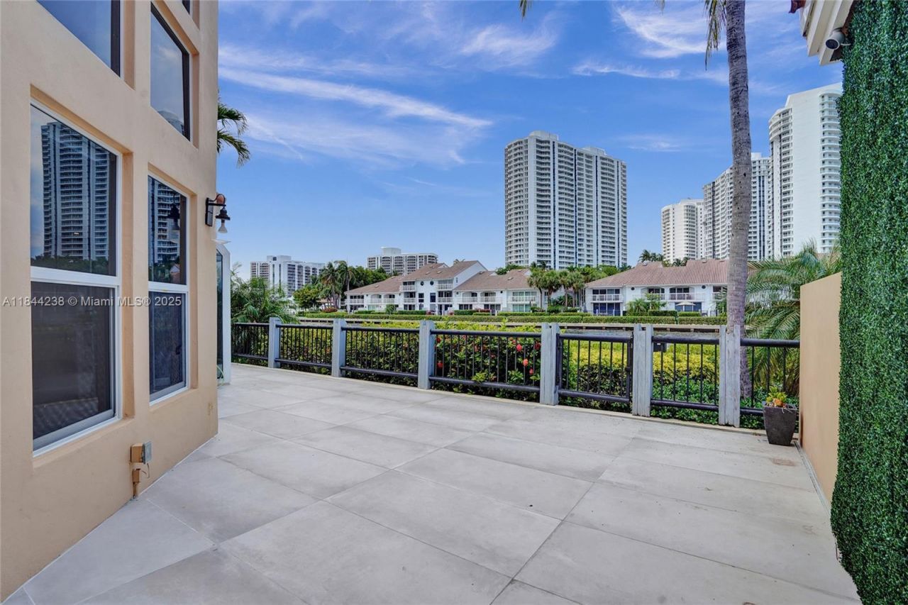 3757 NE 208th Ter., Aventura, FL 33180 Photo