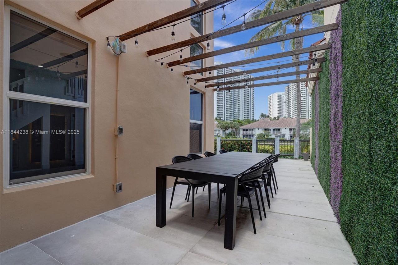 3757 NE 208th Ter., Aventura, FL 33180 Photo