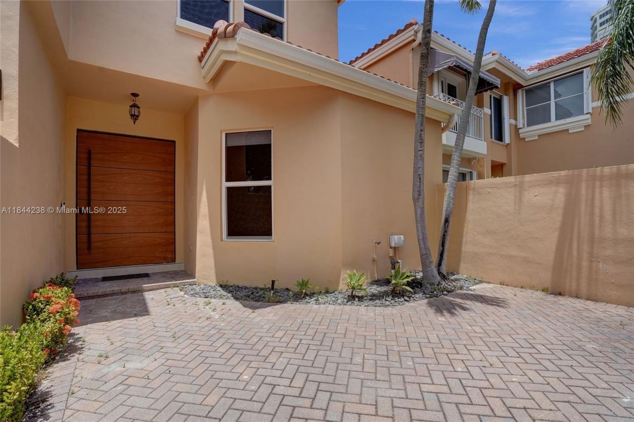 3757 NE 208th Ter., Aventura, FL 33180 Photo