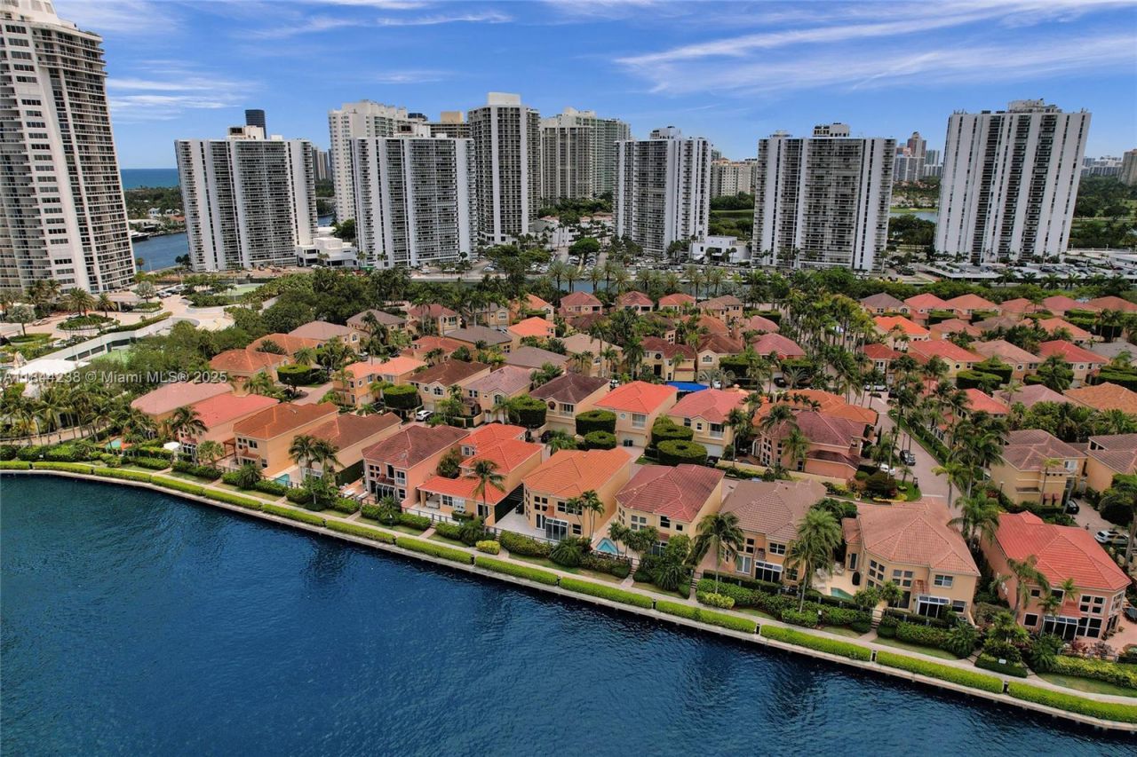 3757 NE 208th Ter., Aventura, FL 33180 Photo