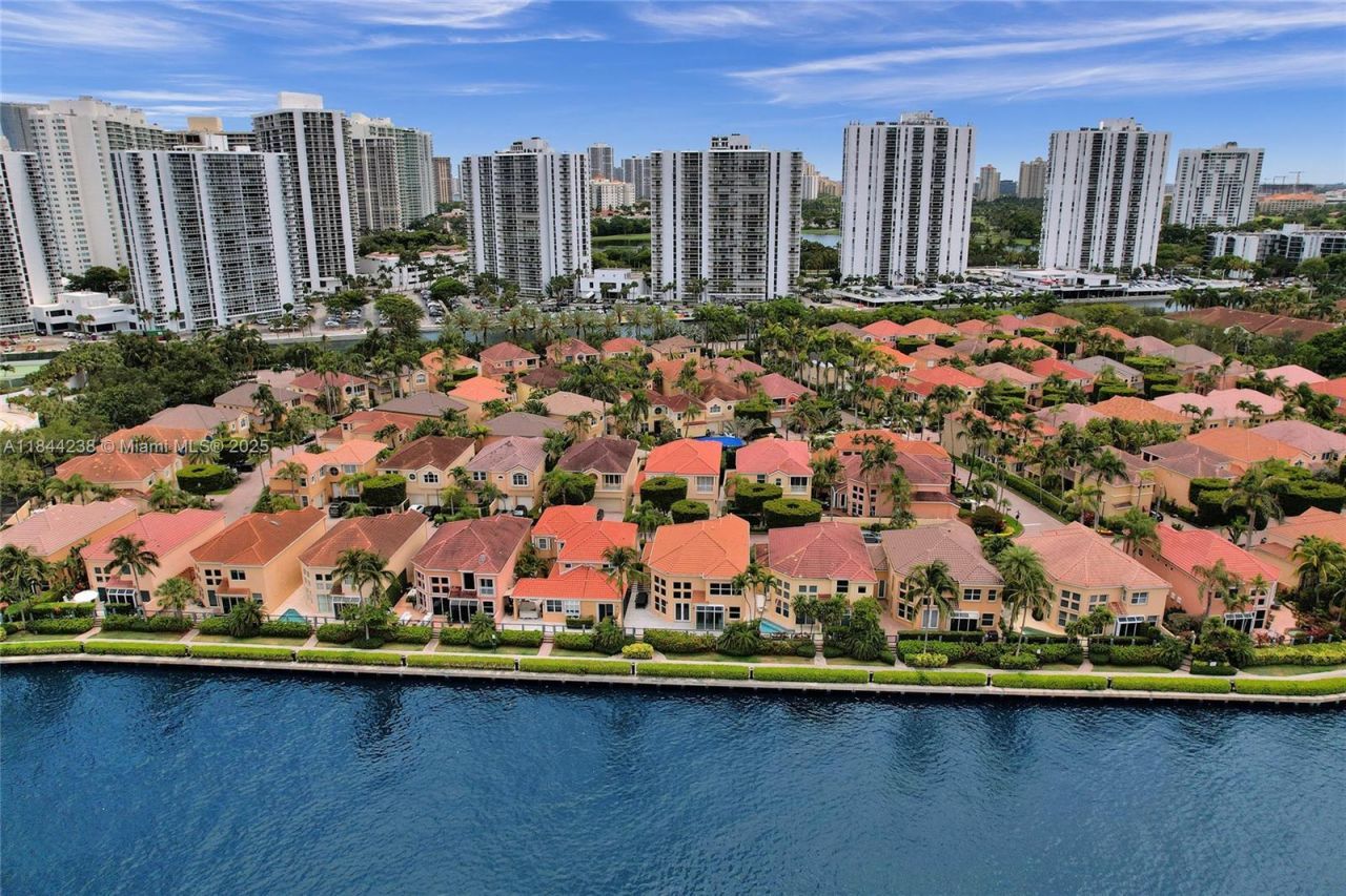 3757 NE 208th Ter., Aventura, FL 33180 Photo