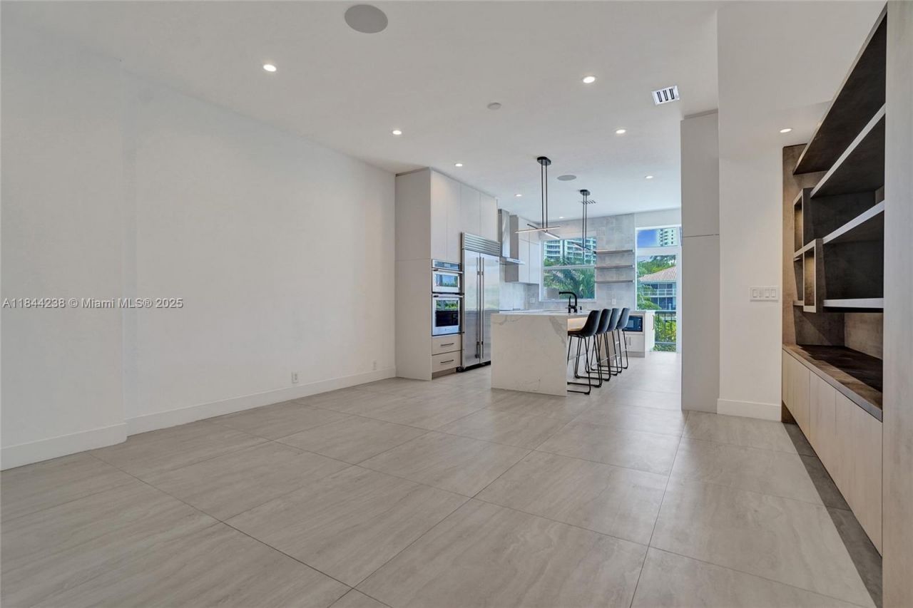 3757 NE 208th Ter., Aventura, FL 33180 Photo