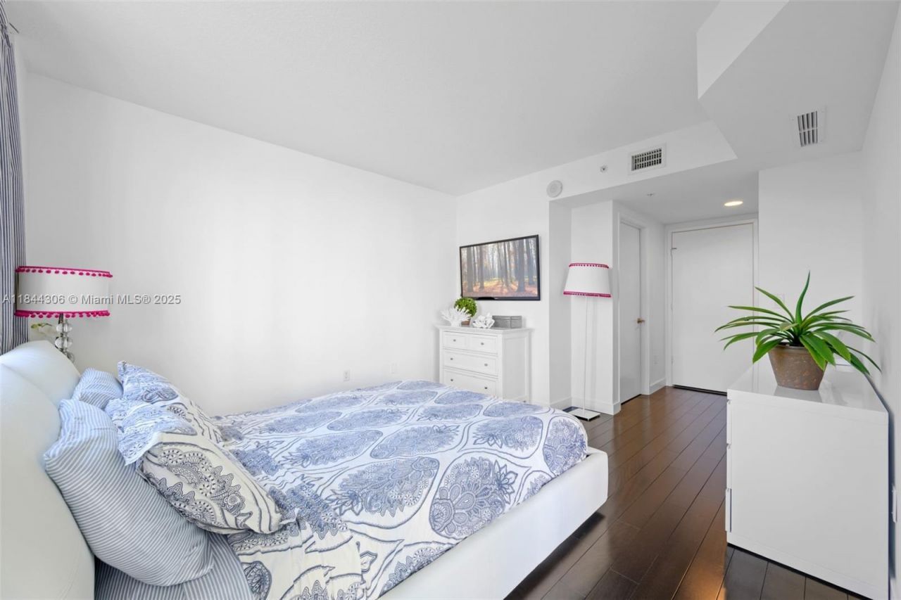 150 Sunny Isles Blvd, Unit TH301, Sunny Isles Beach, FL 33160 Photo