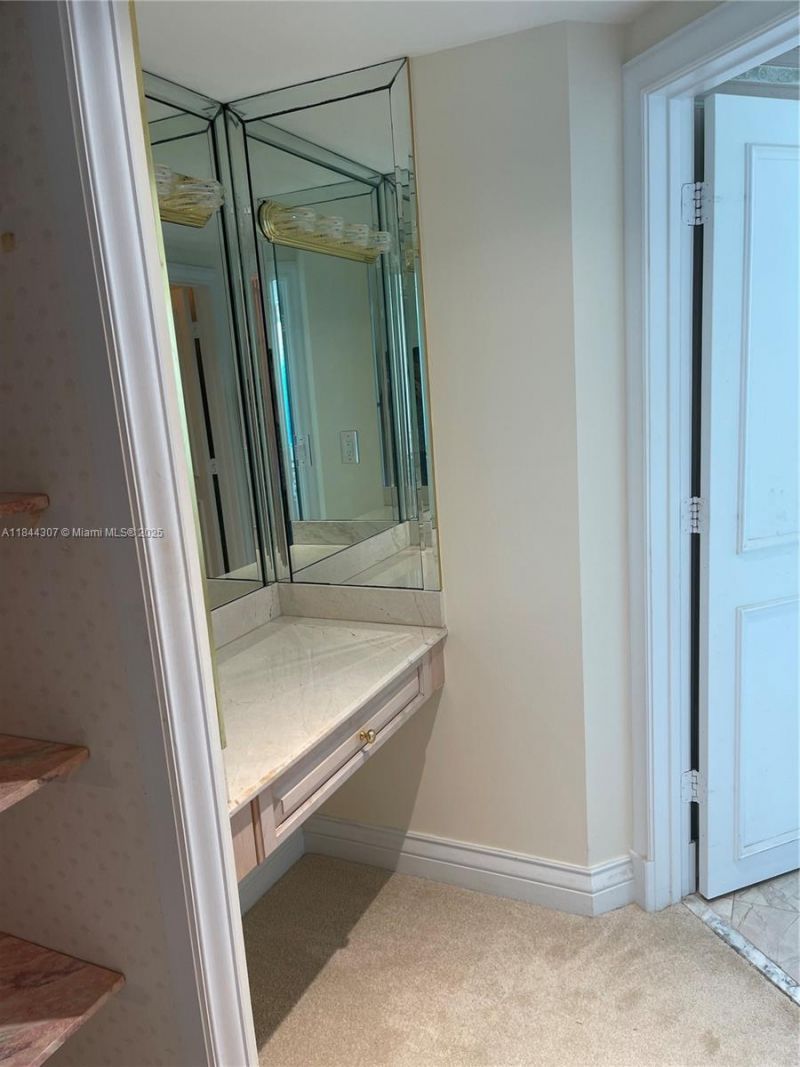 5025 Collins Ave, Unit 1908, Miami Beach, FL 33140 Photo