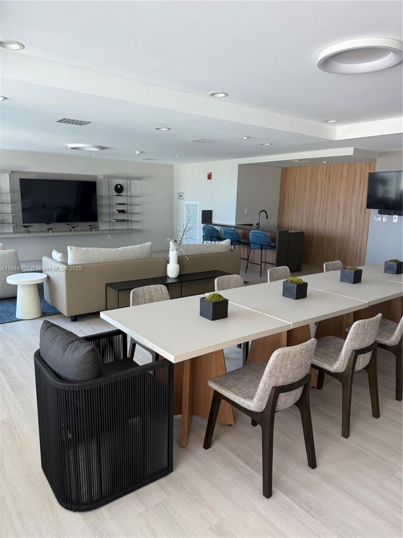 5025 Collins Ave, Unit 1908, Miami Beach, FL 33140 Photo