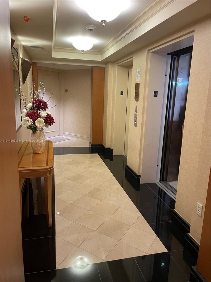 5025 Collins Ave, Unit 1908, Miami Beach, FL 33140 Photo