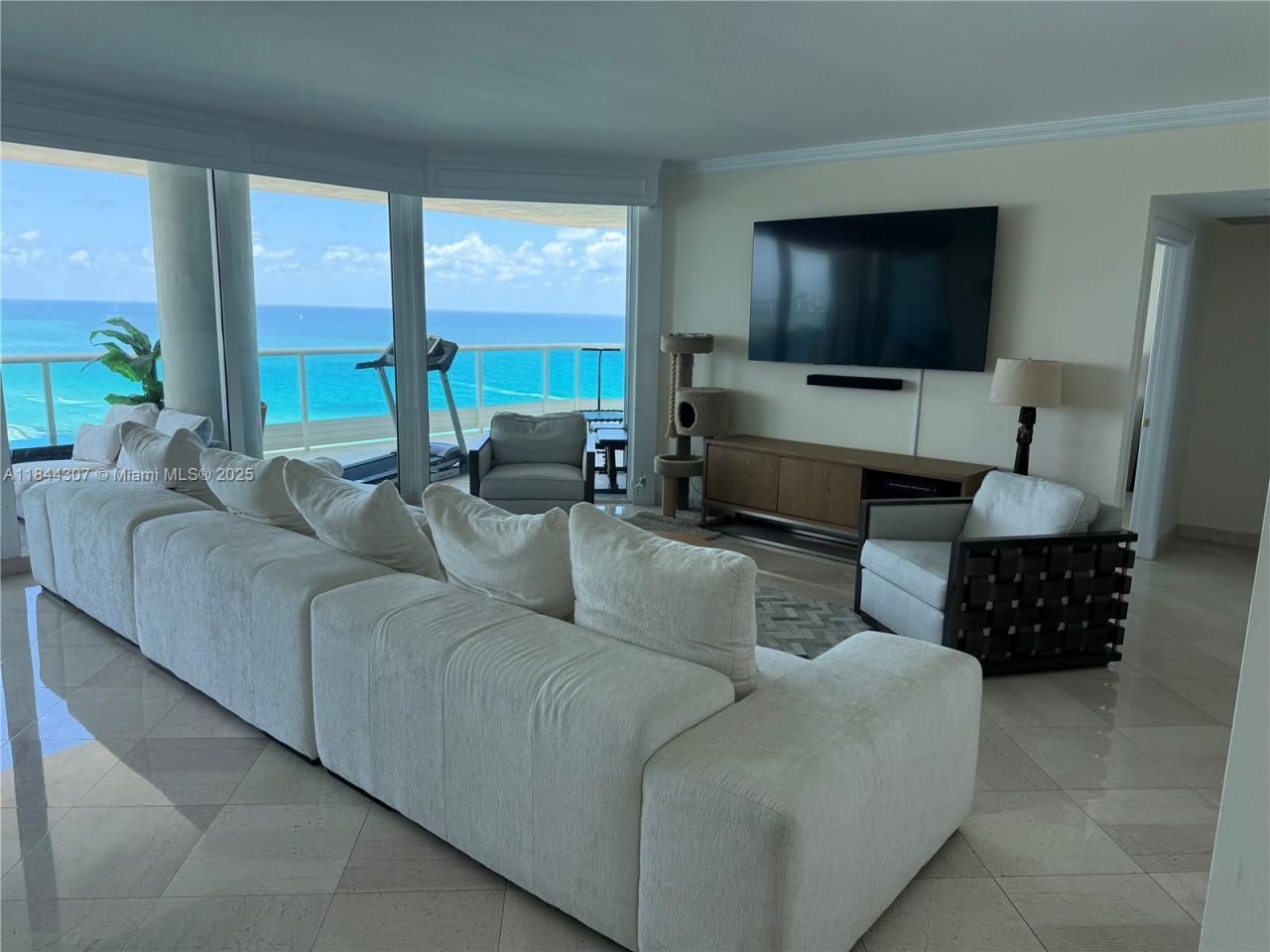 5025 Collins Ave, Unit 1908, Miami Beach, FL 33140 Photo
