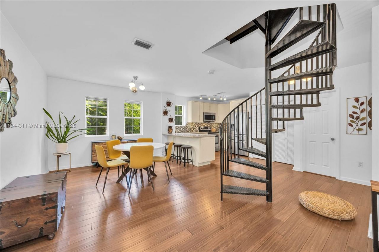 2850 Coconut Ave, Unit 15, Miami, FL 33133 Photo