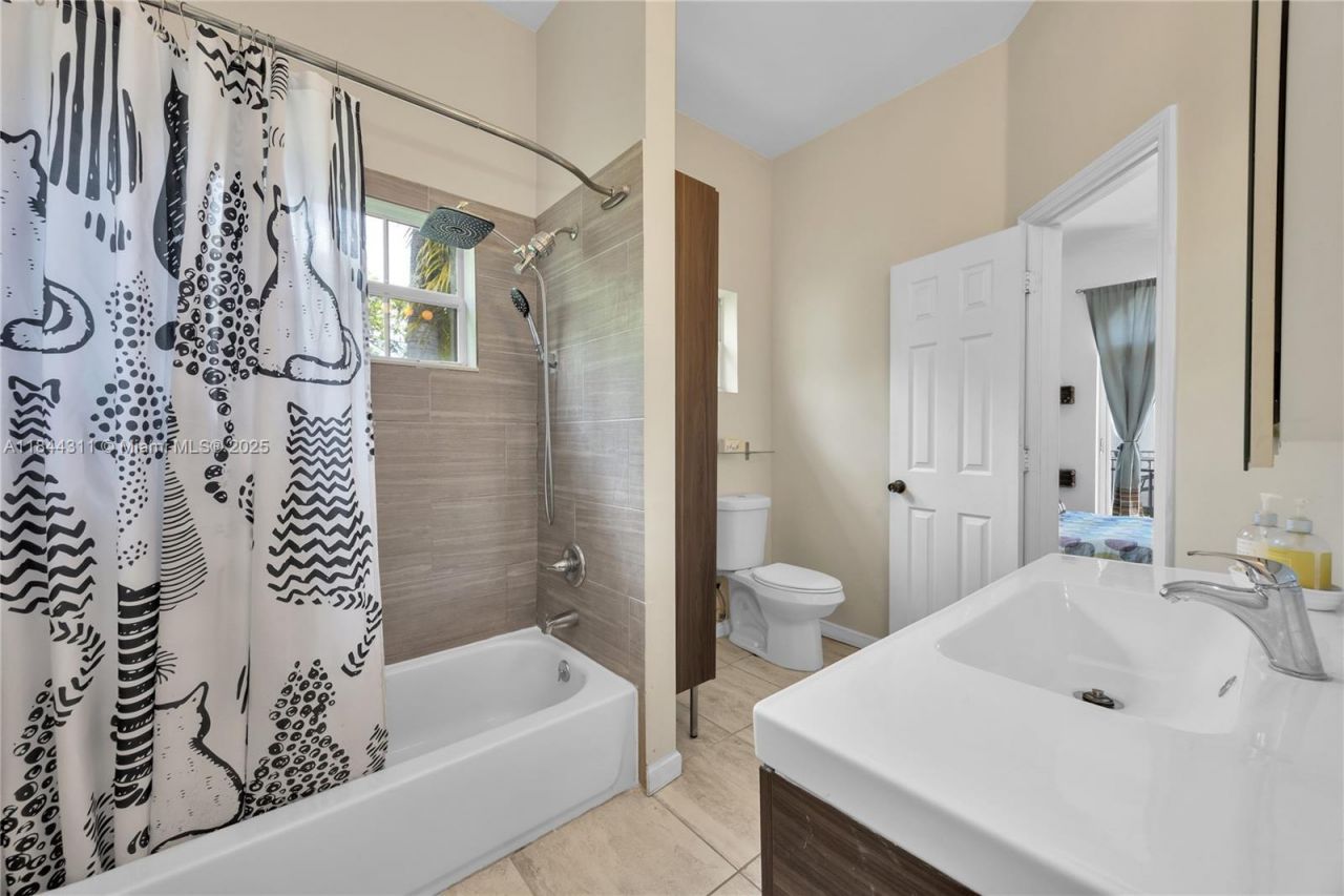 2850 Coconut Ave, Unit 15, Miami, FL 33133 Photo