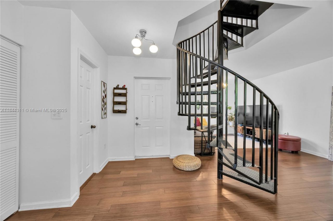 2850 Coconut Ave, Unit 15, Miami, FL 33133 Photo