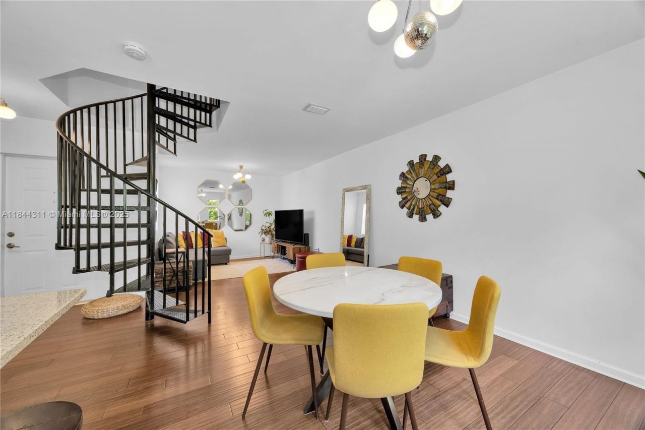 2850 Coconut Ave, Unit 15, Miami, FL 33133 Photo