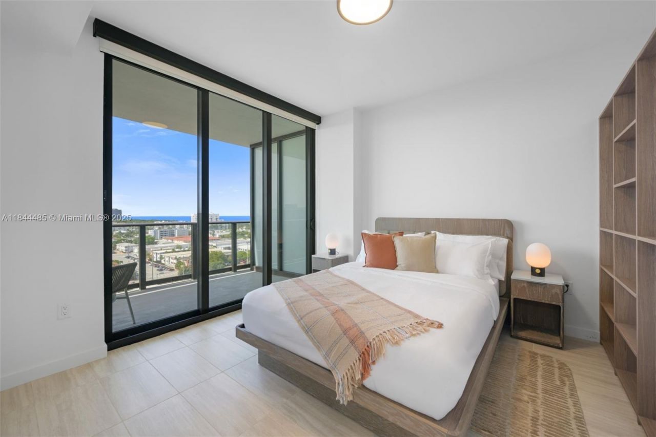 580 72nd St, Unit 1009, Miami Beach, FL 33141 Photo