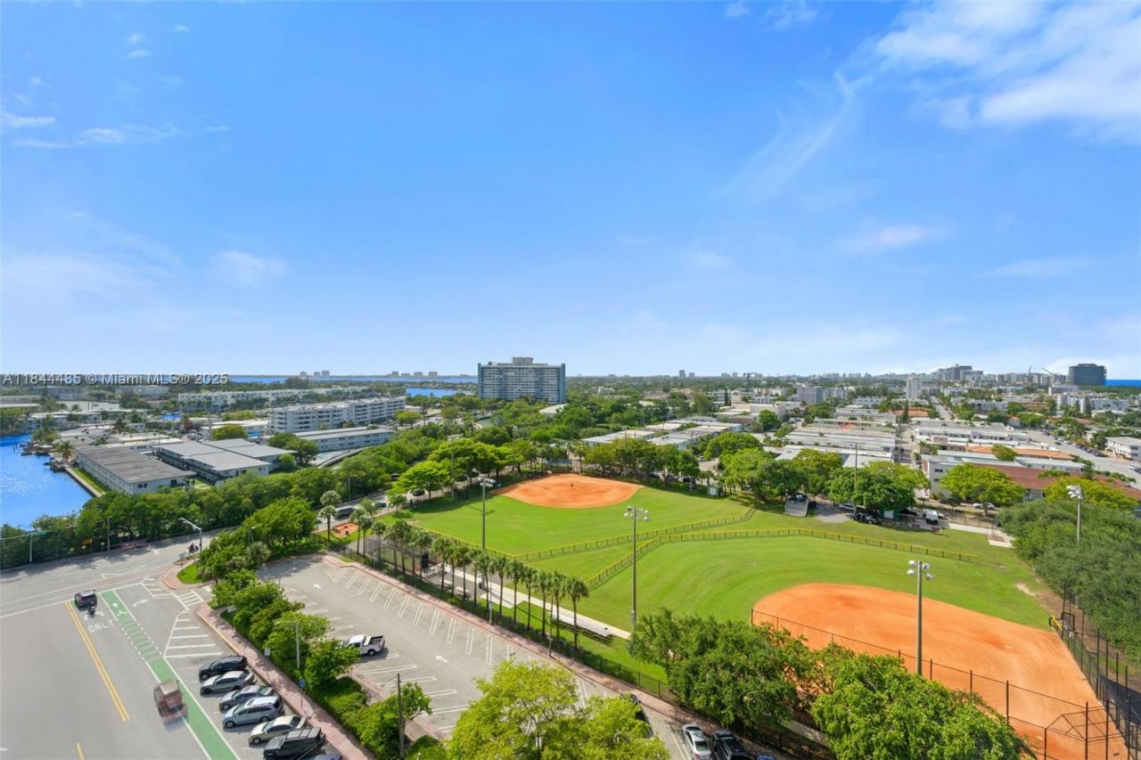 580 72nd St, Unit 1009, Miami Beach, FL 33141 Photo