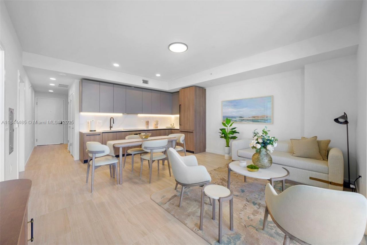 580 72nd St, Unit 1009, Miami Beach, FL 33141 Photo