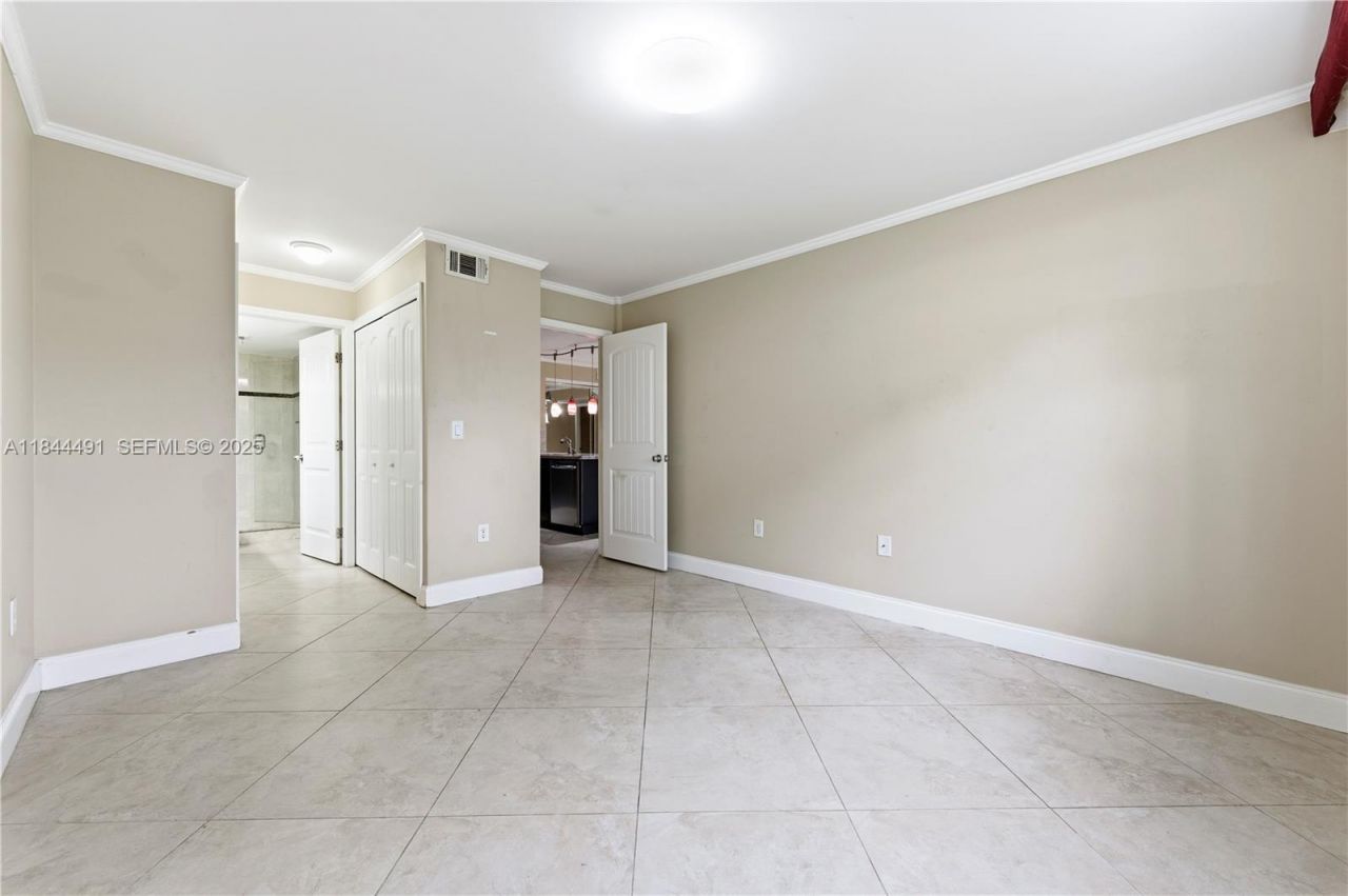 1733 Village Blvd, Unit 108, West Palm Beach, FL 33409 Photo