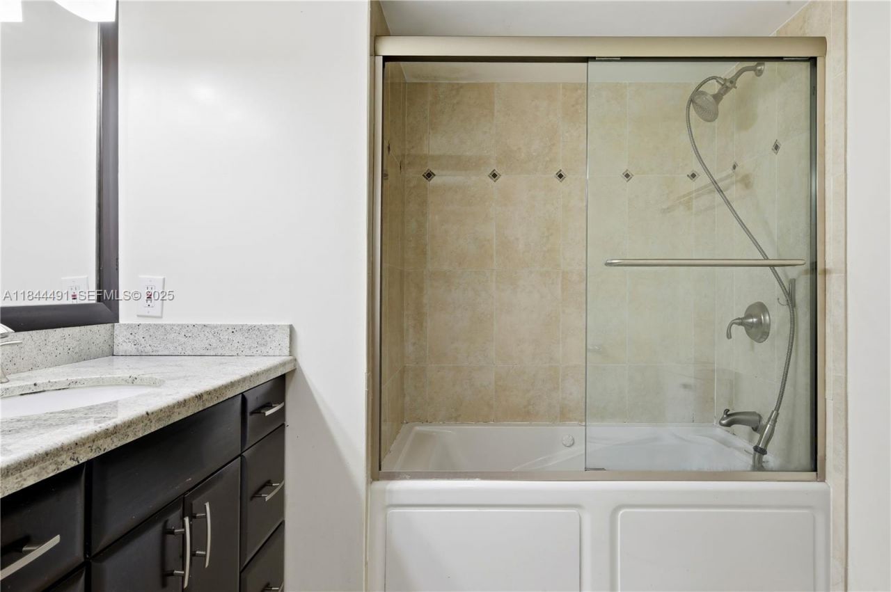 1733 Village Blvd, Unit 108, West Palm Beach, FL 33409 Photo