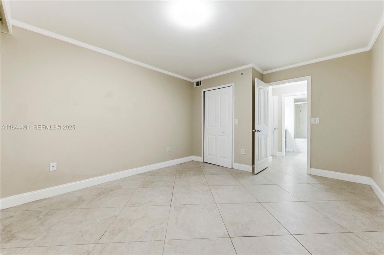 1733 Village Blvd, Unit 108, West Palm Beach, FL 33409 Photo